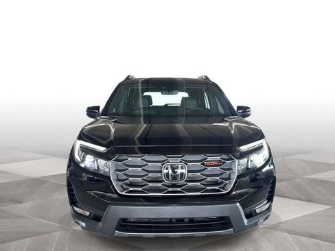 Used 2023 Honda Passport TrailSport image 3