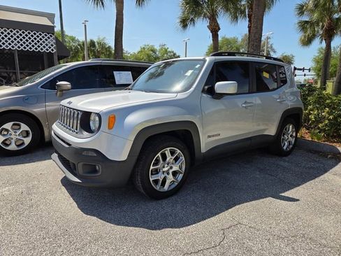 Used 2015 Jeep Renegade Latitude image 3