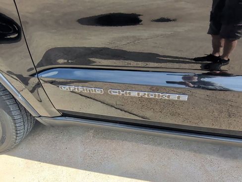 Used 2018 Jeep Grand Cherokee Limited w/ Luxury Group II image 46