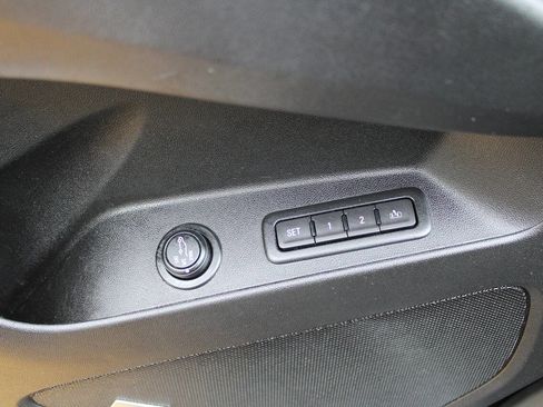 Used 2018 Chevrolet Equinox Premier image 57