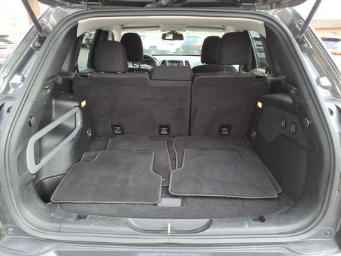 Used 2016 Jeep Cherokee Latitude AWD/4WD image 10