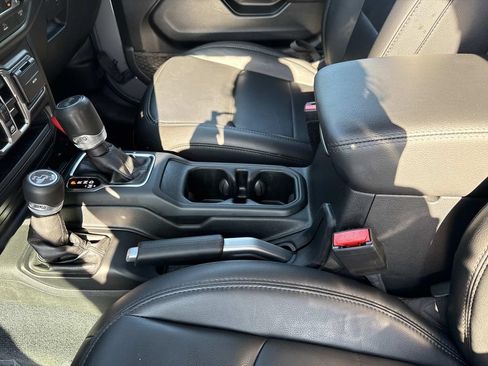 Used 2022 Jeep Wrangler Unlimited Sahara AWD/4WD image 15
