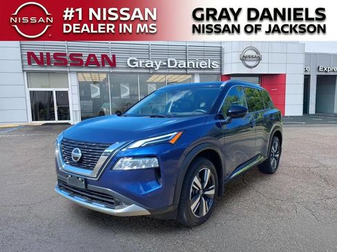 Used 2021 Nissan Rogue Platinum FWD image 3