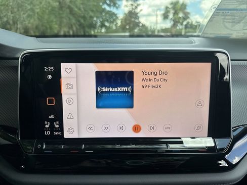 New 2025 Volkswagen Atlas Peak Edition SE image 16