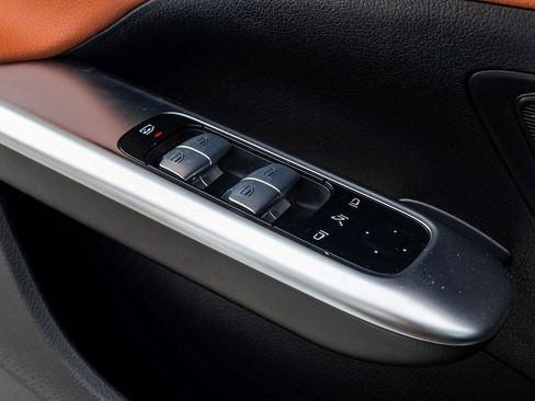 Used 2025 Mercedes-Benz C 300 4MATIC Sedan image 12