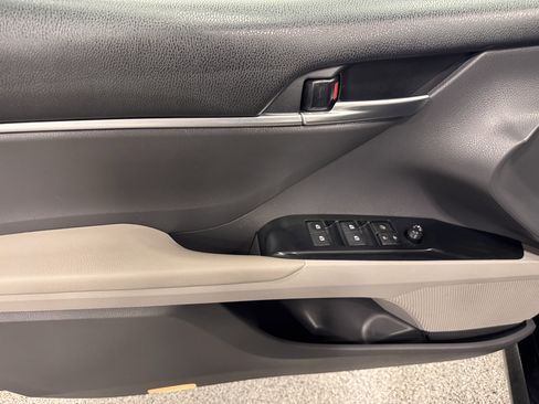 Used 2019 Toyota Camry LE image 18