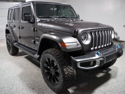 Used 2023 Jeep Wrangler Unlimited Sahara w/ Cold Weather Group AWD/4WD image 6