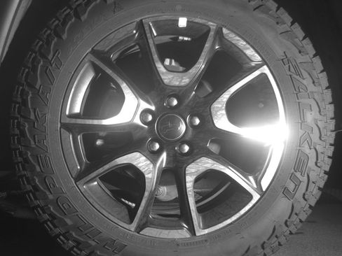 Used 2025 Jeep Compass Trailhawk AWD/4WD image 11