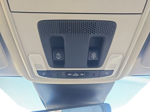 Used 2025 Honda Pilot Elite image 30