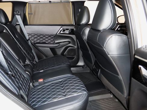 Used 2023 Mitsubishi Outlander SEL image 67