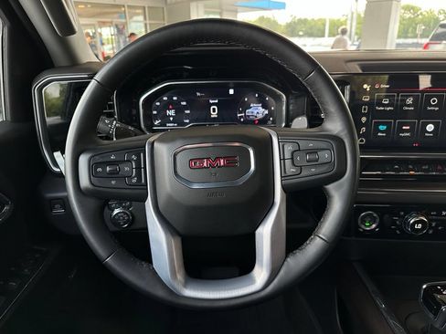 Used 2023 GMC Sierra 1500 SLT w/ SLT Premium Package AWD/4WD image 17