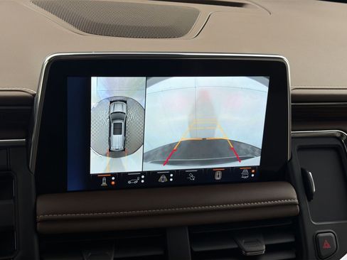 Used 2023 Chevrolet Suburban High Country w/ Advanced Technology Package image 19