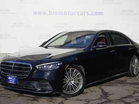 Used 2022 Mercedes-Benz S 580 4MATIC Sedan w/ AMG Line Package image 2