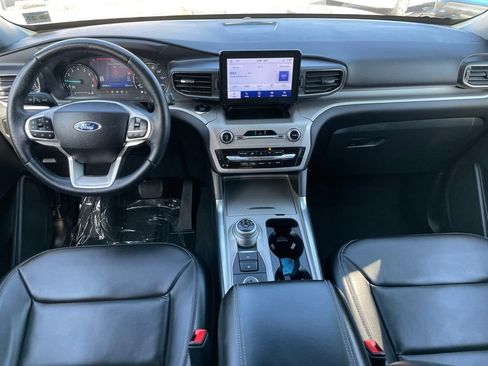 Used 2022 Ford Explorer XLT w/ Equipment Group 202A AWD/4WD image 12