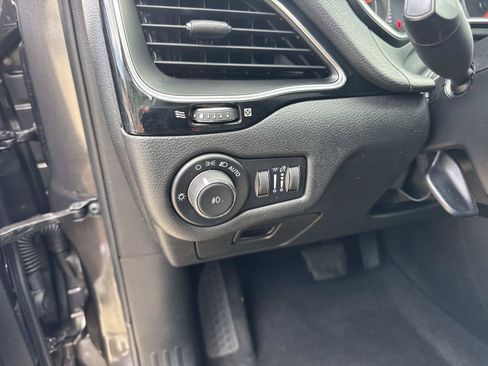 Used 2021 Jeep Cherokee Latitude Plus FWD image 20
