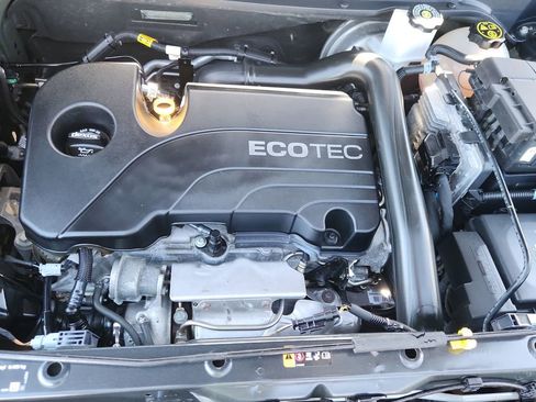 Used 2019 Chevrolet Equinox LT w/ Driver Convenience Package FWD image 18