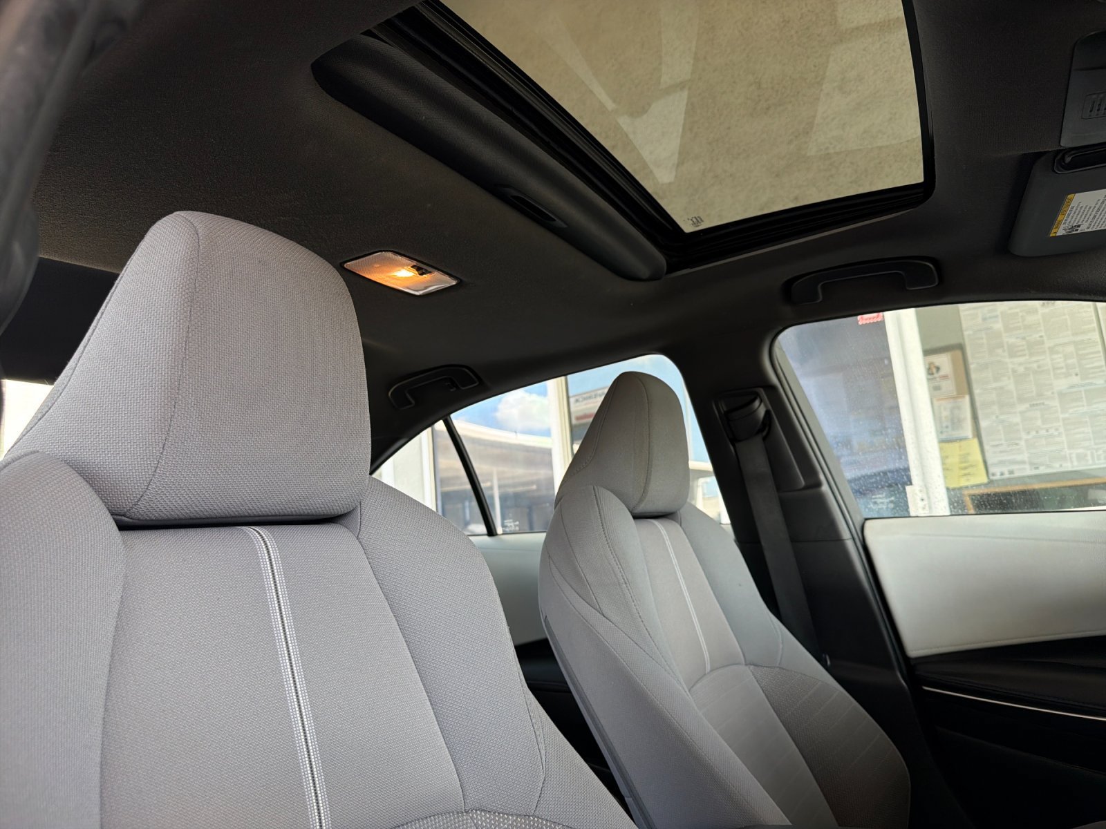 Used 2020 Toyota Corolla SE w/ SE Premium Package FWD image 15