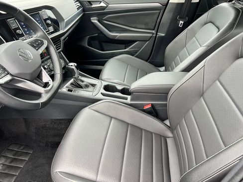 Used 2024 Volkswagen Jetta SE image 9