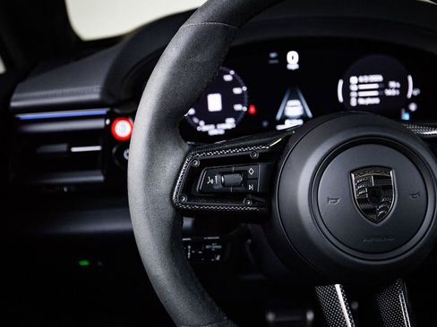 Certified 2025 Porsche Macan Turbo Electric image 17