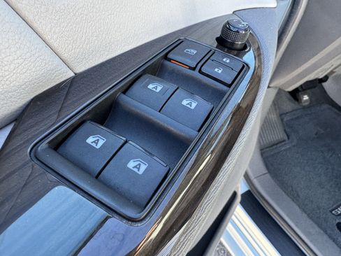 Used 2017 Toyota Sienna XLE image 9