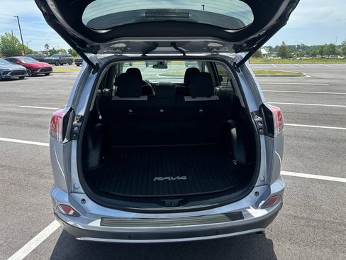 Used 2017 Toyota RAV4 XLE AWD/4WD image 30