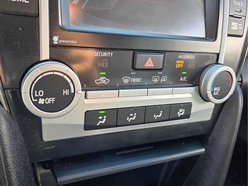 Used 2014 Toyota Camry SE w/ Leather Package FWD image 24
