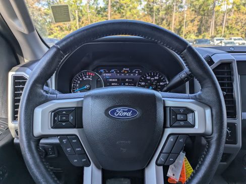Used 2019 Ford F250 Lariat w/ Lariat Value Package image 19
