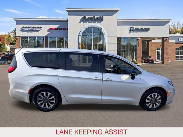 Certified 2024 Chrysler Pacifica Limited FWD image 7