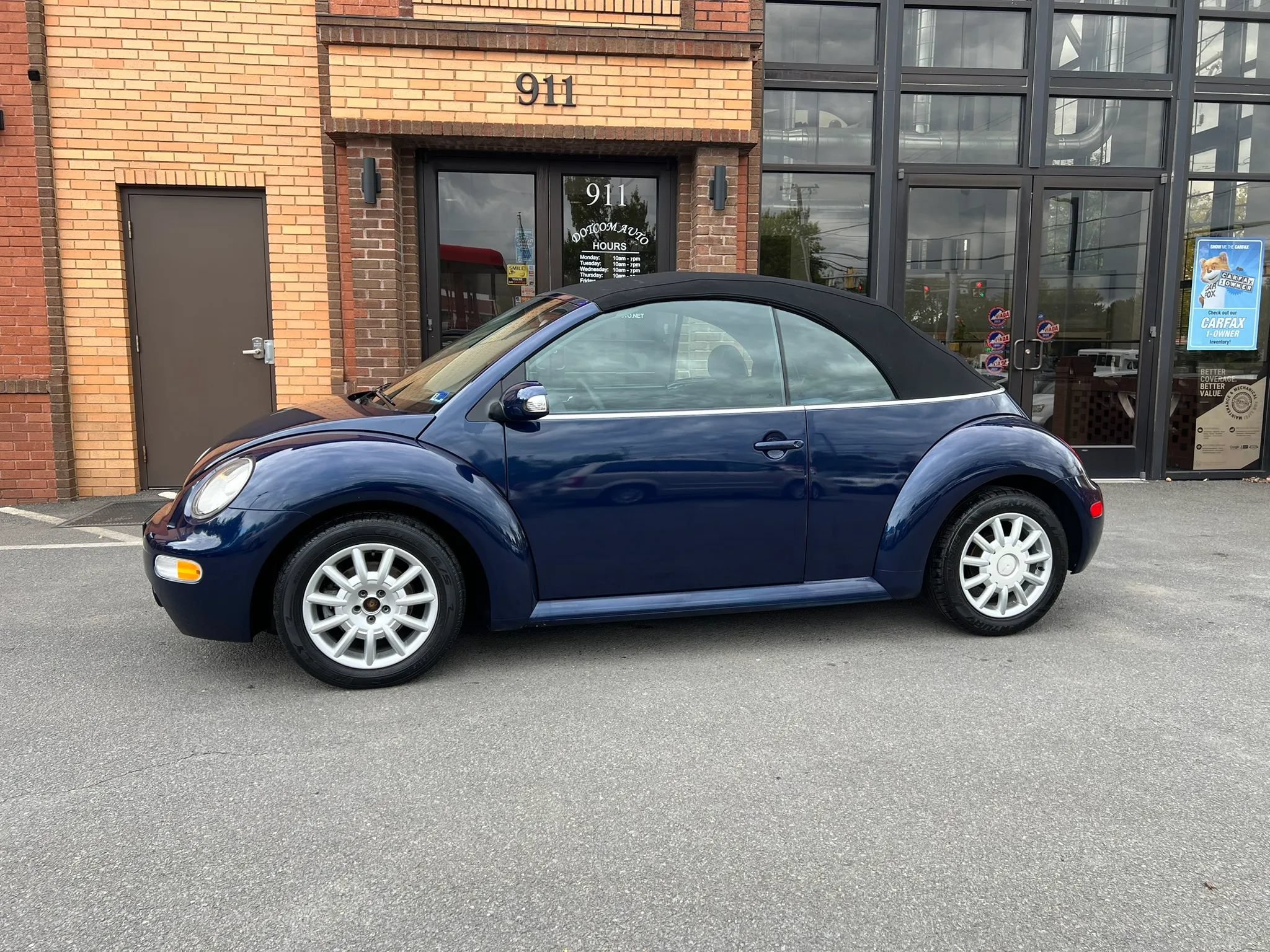 Used 2005 Volkswagen Beetle Dark Flint Edition FWD image 4