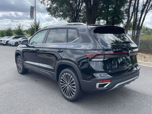 New 2026 Volkswagen Taos SE FWD image 5