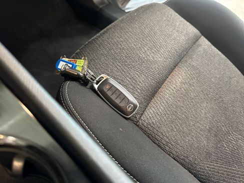 Used 2025 Nissan Rogue SV image 21