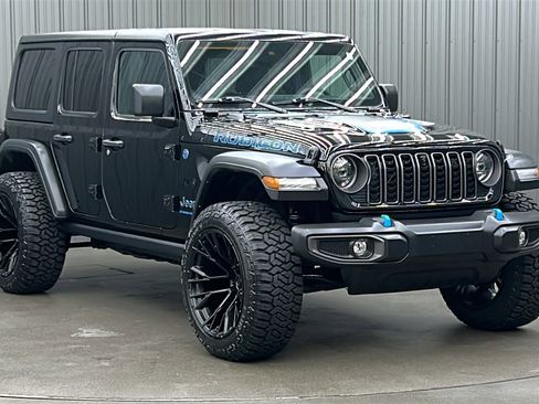Used 2024 Jeep Wrangler Unlimited Rubicon 4xe w/ Technology Group image 7