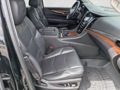 Used 2015 Cadillac Escalade Luxury AWD/4WD image 21