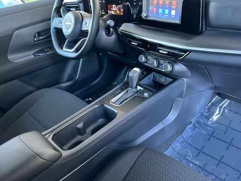 New 2025 Nissan Kicks S image 16
