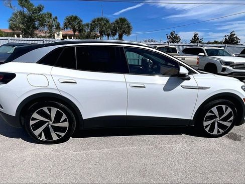 Certified 2022 Volkswagen ID.4 Pro S w/ Gradient Package image 4