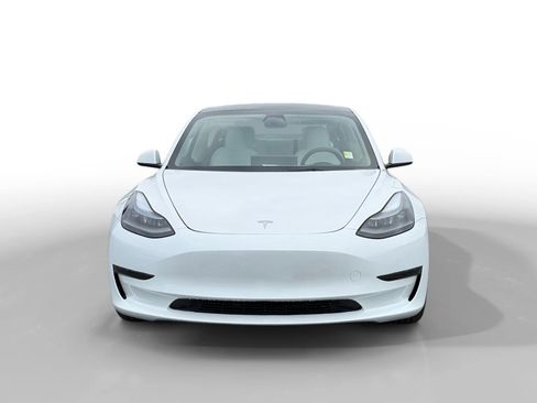 Used 2023 Tesla Model 3 Standard Range image 8