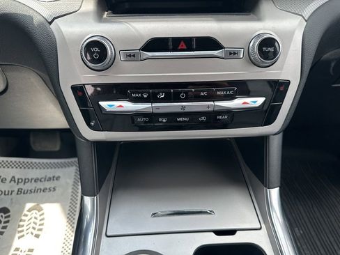 Used 2021 Ford Explorer XLT w/ Equipment Group 202A RWD image 18