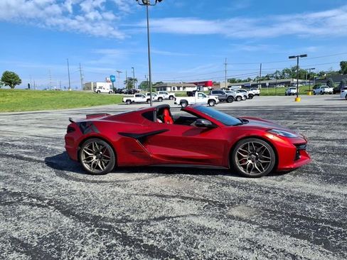 Used 2025 Chevrolet Corvette Z06 RWD image 11