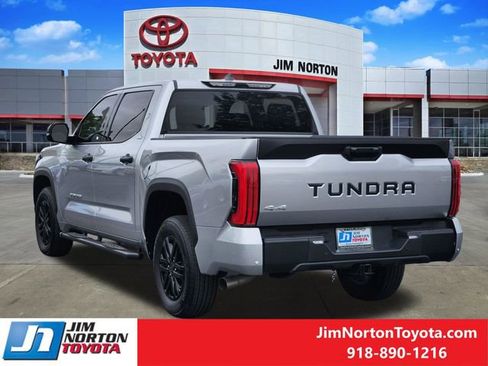 Used 2022 Toyota Tundra SR5 w/ SR5 Convenience Package AWD/4WD image 8
