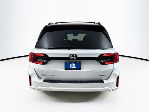 Used 2026 Honda Odyssey Touring image 7