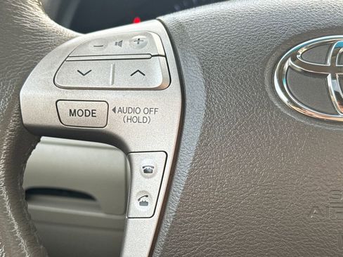 Used 2011 Toyota Camry image 18