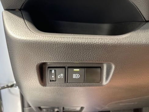 Used 2025 Toyota RAV4 XLE FWD image 15