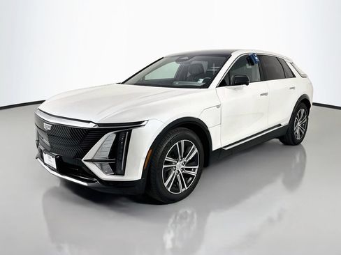 Used 2024 Cadillac Lyriq Luxury AWD/4WD image 3