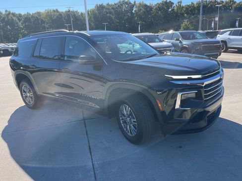 Used 2025 Chevrolet Traverse LT image 10