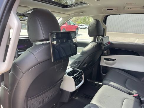Used 2024 Kia Carnival SX Prestige FWD image 22