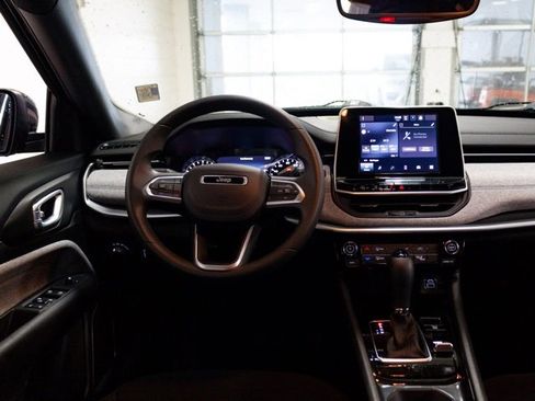 Certified 2025 Jeep Compass Sport image 9