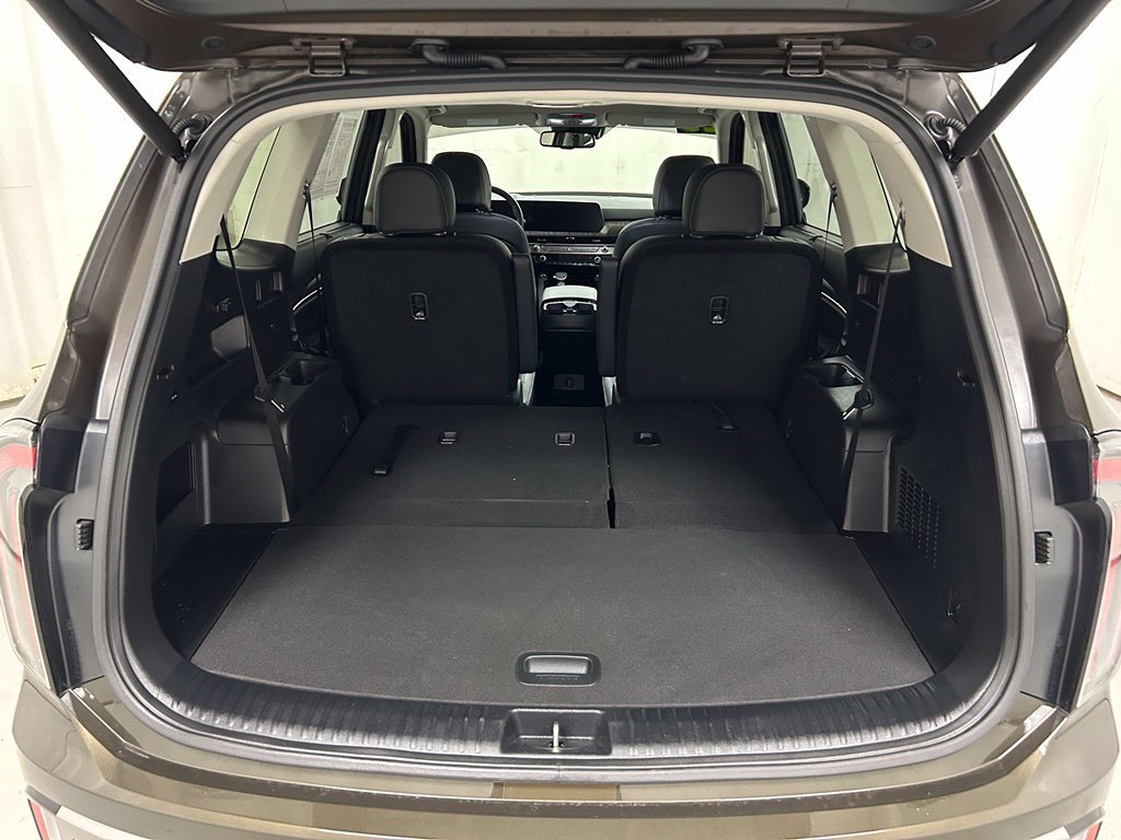 Used 2025 Kia Telluride EX w/ EX Captain's Chair Package AWD/4WD image 11