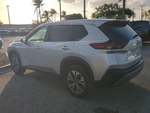 Used 2023 Nissan Rogue SV image 7