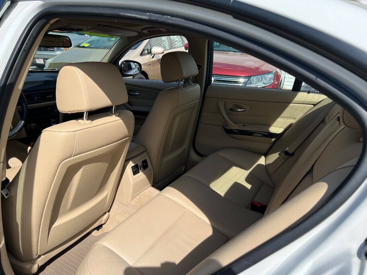 Used 2011 BMW 328i Sedan RWD image 16