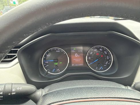 Used 2021 Toyota RAV4 XLE Premium AWD/4WD image 4